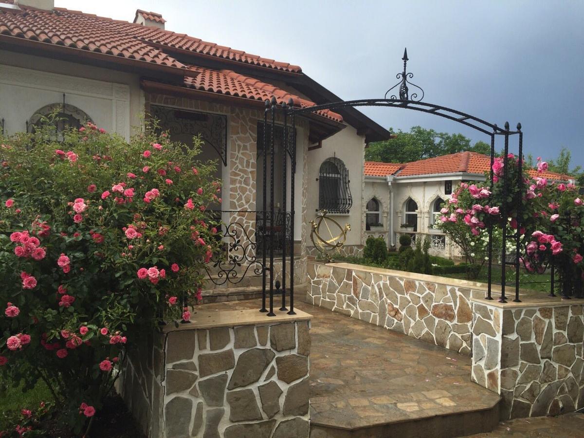 Villa St. Michael Мадара Екстериор снимка
