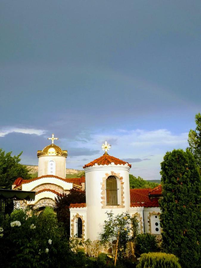 Villa St. Michael Мадара Екстериор снимка